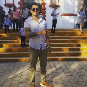 Meet your Posher, Luis arturo